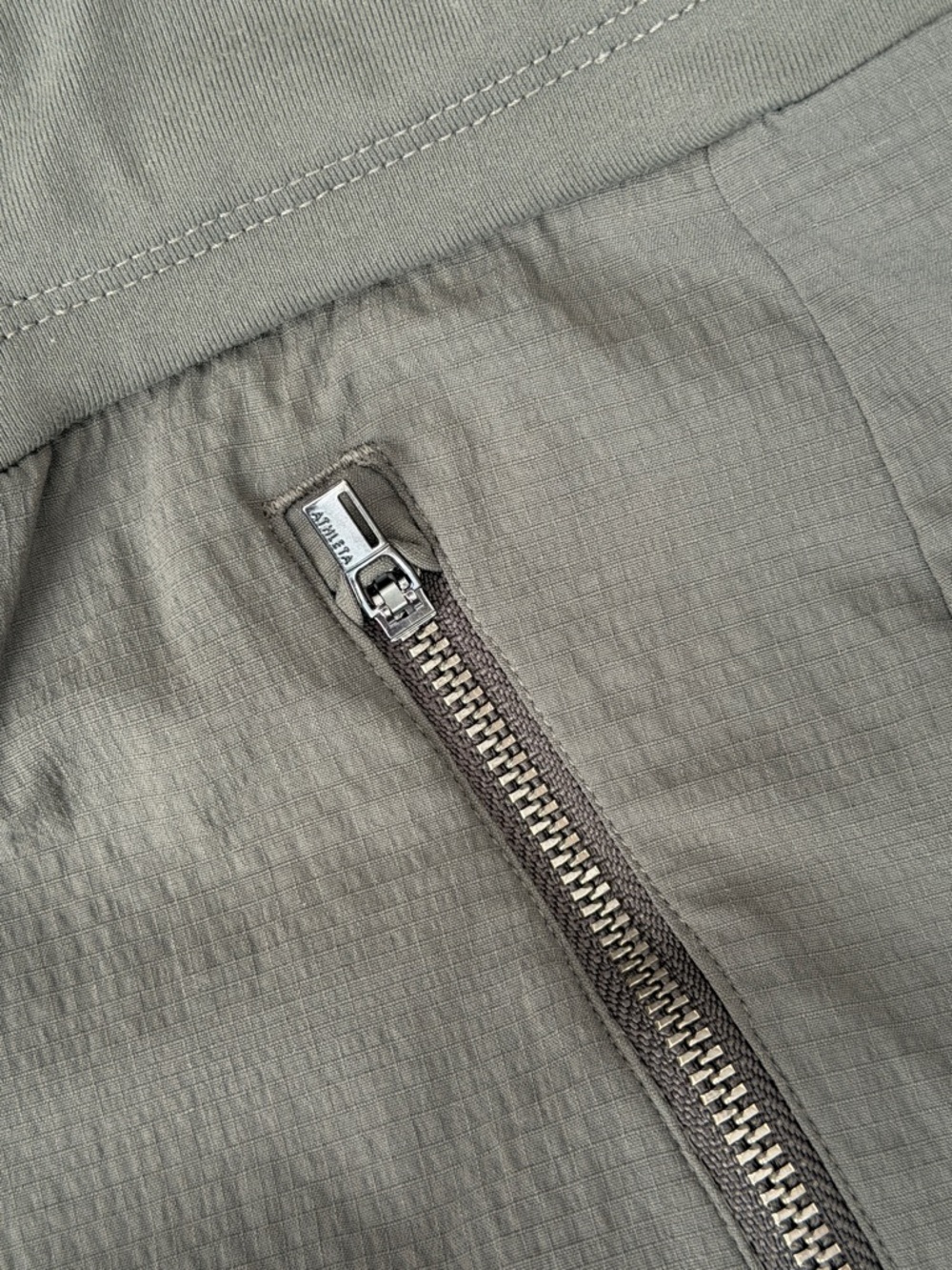 Athleta Womenβs Olive Green Jogger Pants Size 8 Zip Pockets - Picture 8 of 11